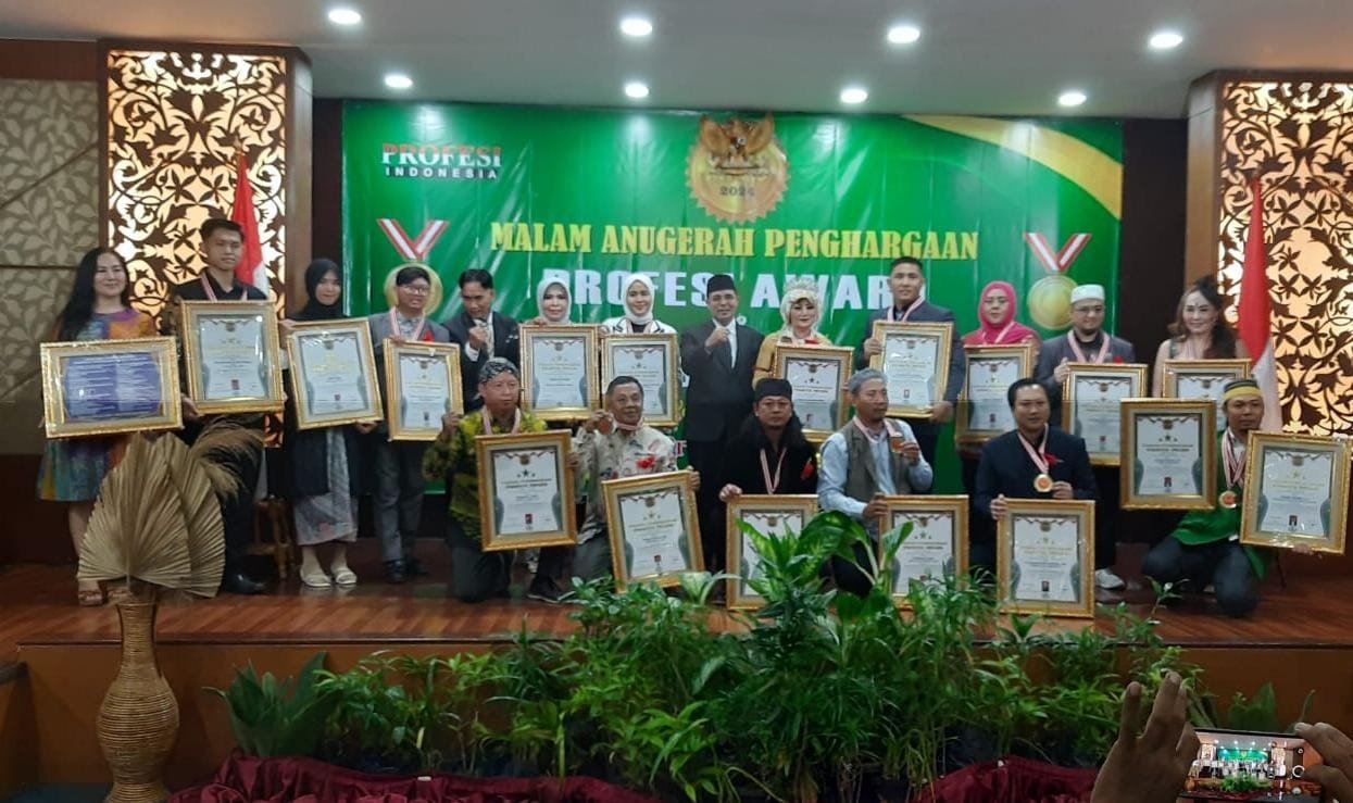 Tenri Jeka Raih Dua Award Penghargaan dari Citra Profesi Indonesia Tenri Jeka Raih Dua Award Penghargaan dari Citra Profesi Indonesia