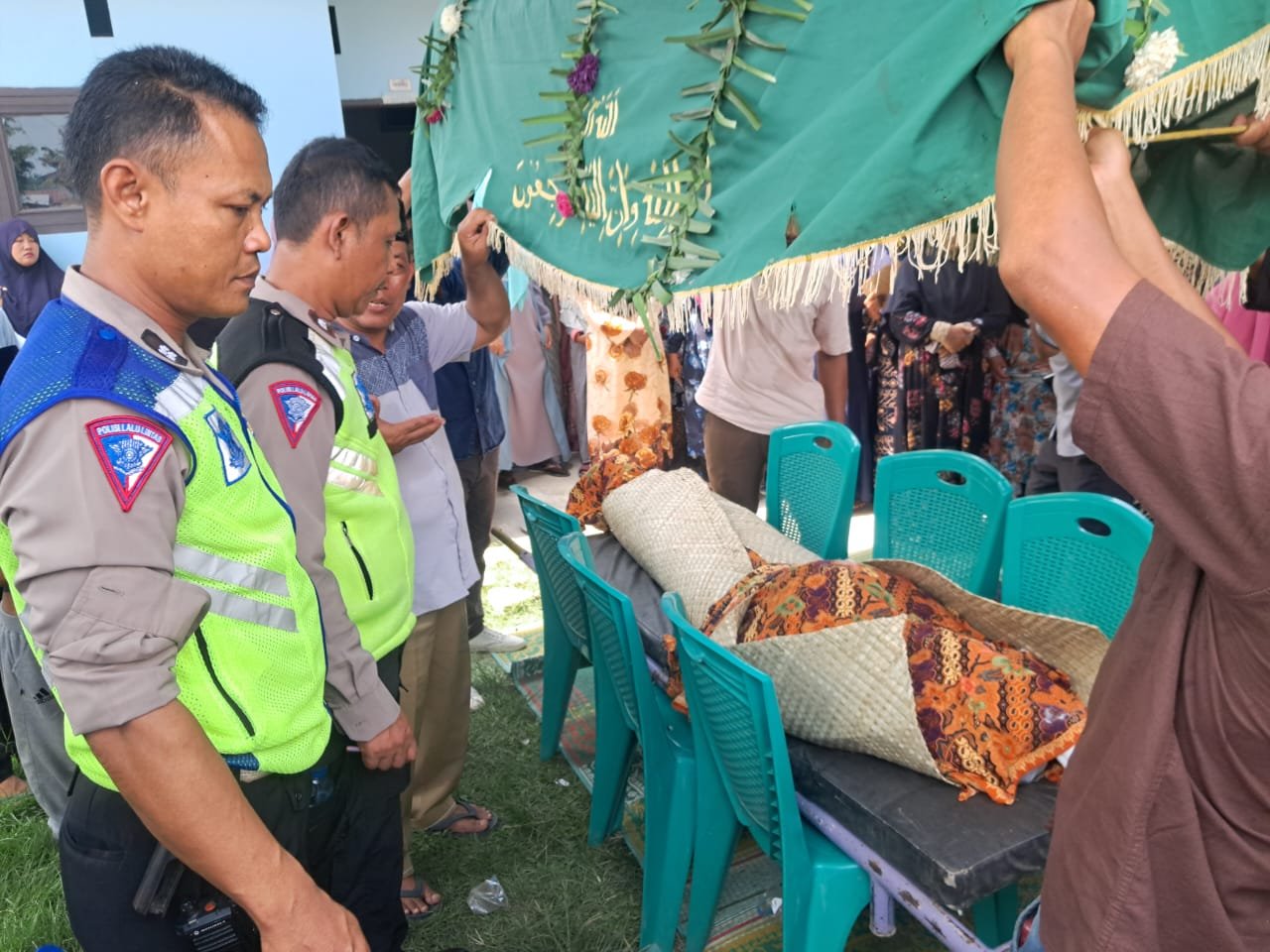 Mau Elakkan Gundukan Pasir, 2 Sepedamotor Tabrakan, 1 Tewas 3 Luka Mau Elakkan Gundukan Pasir, 2 Sepedamotor Tabrakan, 1 Tewas 3 Luka