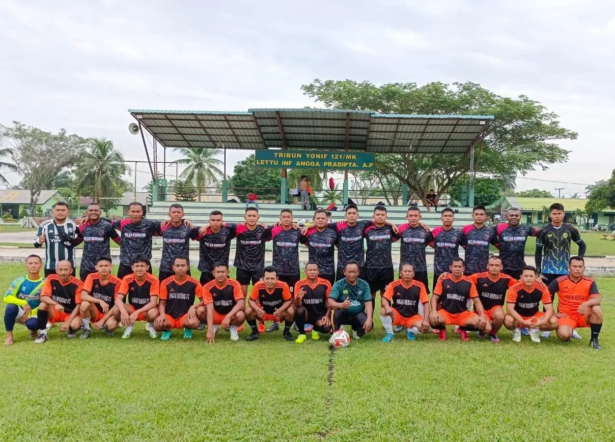 Batalyon Infanteri 121/MK Gelar Pertandingan Sepak Bola Persahabatan Batalyon Infanteri 121/MK Gelar Pertandingan Sepak Bola Persahabatan