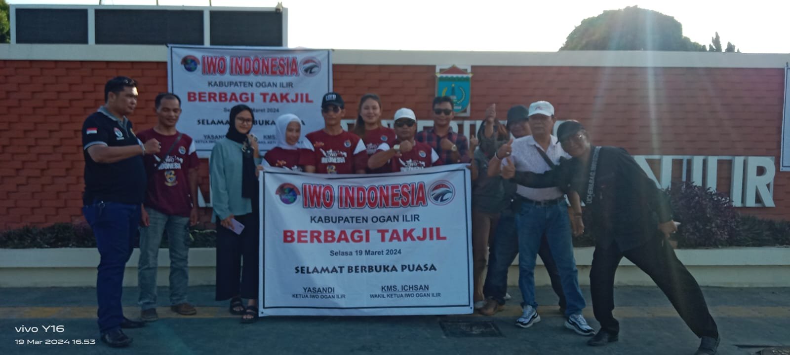 Bagi-bagi Takjil IWO Indonesia Ogan Ilir Bagi-bagi Takjil IWO Indonesia Ogan Ilir