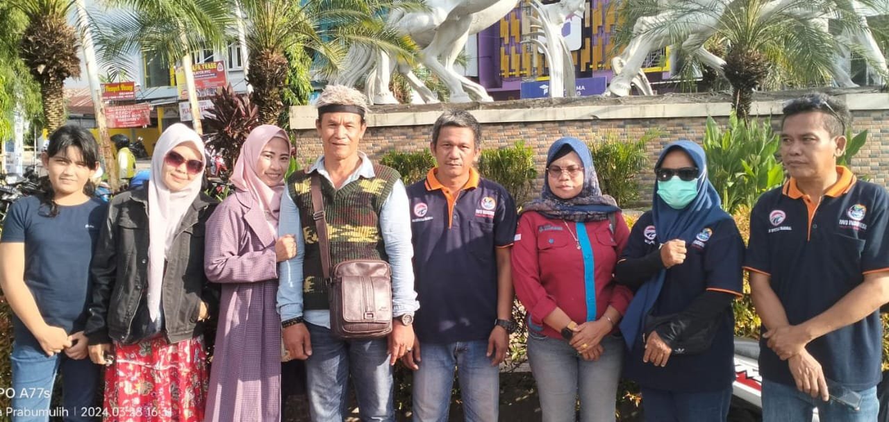 Korwil IWO-I Sumatera Selatan Serta Jajaranya, Berbagi Takjil. Korwil IWO-I Sumatera Selatan Serta Jajaranya, Berbagi Takjil.
