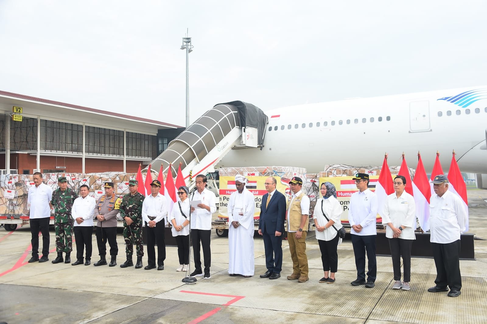 Panglima TNI Dampingi Presiden RI Berangkatkan Bantuan Kemanusiaan Untuk Mesir Dan Sudan Panglima TNI Dampingi Presiden RI Berangkatkan Bantuan Kemanusiaan Untuk Mesir Dan Sudan