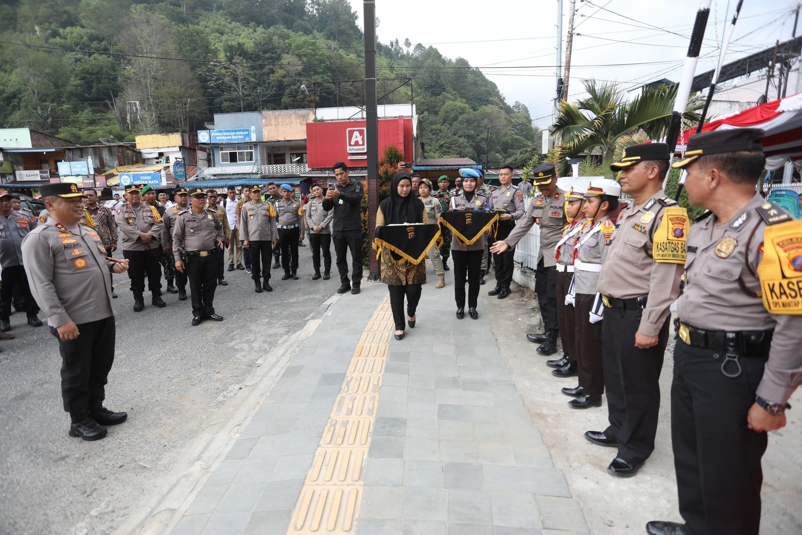 Kapolda Sumut Tinjau Kesiapan Pos Pelayanan Operasi Ketupat Toba 2024 Di Parapat