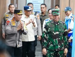 Panglima TNI Laksanakan Pemantauan Arus Mudik Di GT. Cikampek Utama  