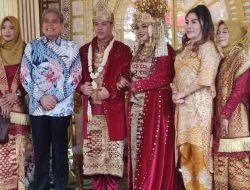 Fitriana/Pingky Mewakili Heri Amalindo, Hadiri Pernikahan Warga di Lemabang