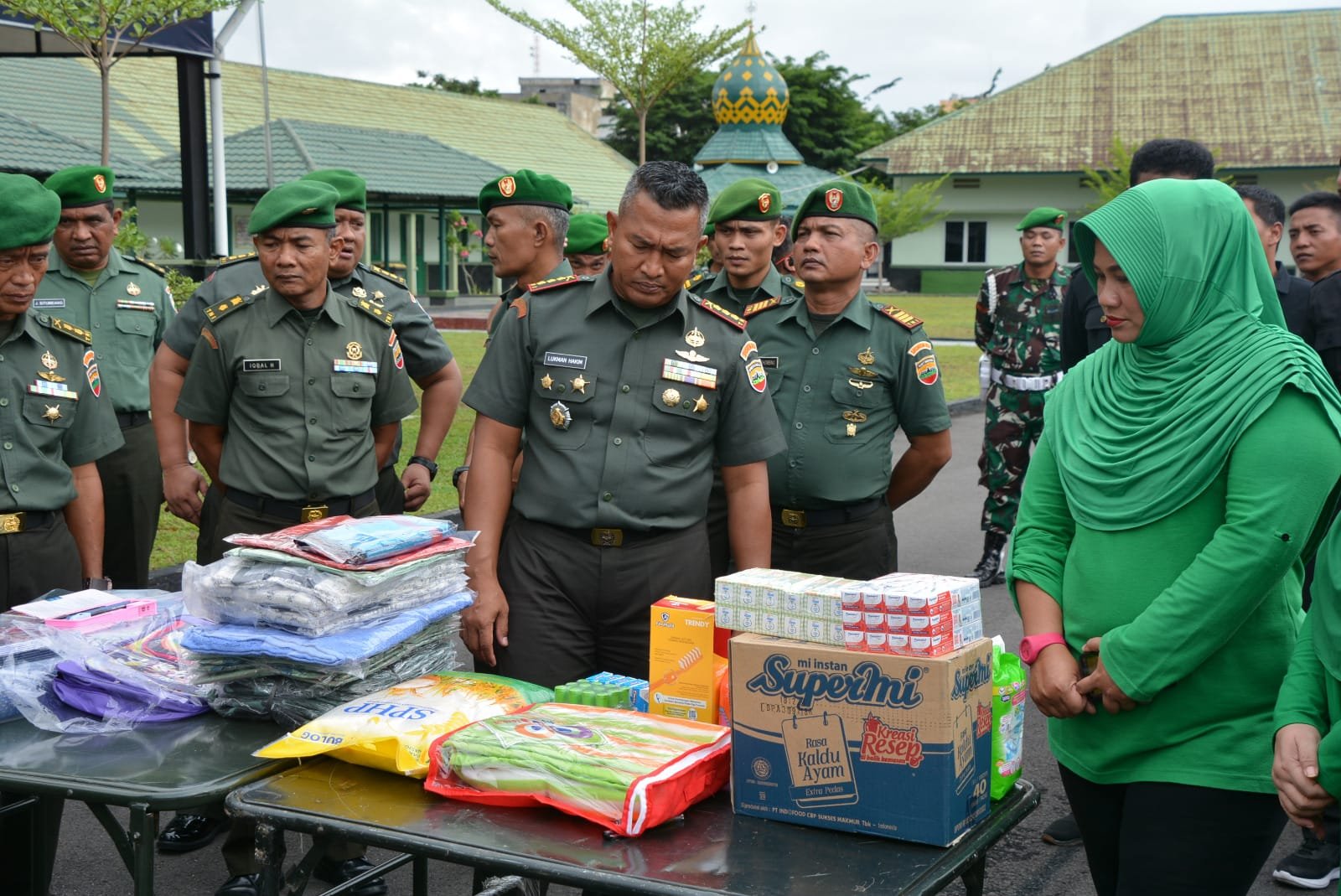 Korem 023/KS Kirim Bantuan kepada Korban Banjir Bandang Di Wilayah Sumbar Korem 023/KS Kirim Bantuan kepada Korban Banjir Bandang Di Wilayah Sumbar