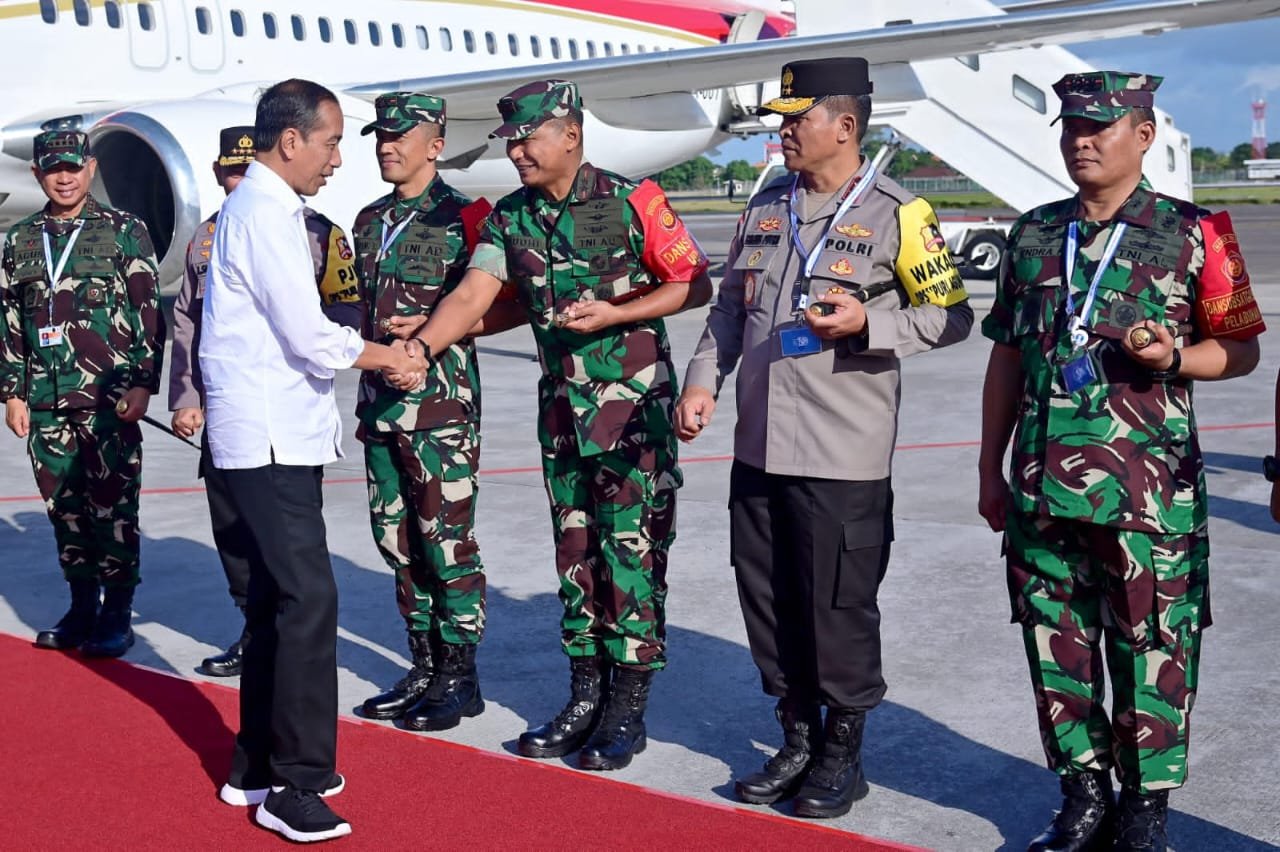 Pimpin KTT World Water Forum, Panglima TNI Sambut Kedatangan Presiden Jokowi Di Bali Pimpin KTT World Water Forum, Panglima TNI Sambut Kedatangan Presiden Jokowi Di Bali