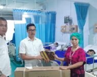 Wakapolri Komjen Agus Andrianto.SH.MH Berikan Bantuan Kursi Roda Dan Sembako Kepada Ibu Nuraini Yang Dirawat Di ICU Rs Bina Kasih Sunggal