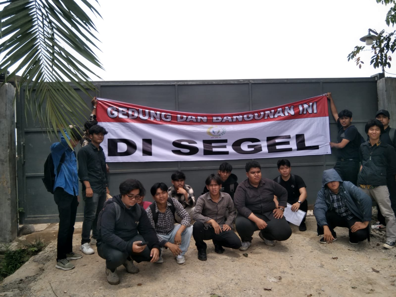 Aliansi Mahasiswa Demo Kantor Bupati, Dinas Cipta Karya Dan Kejari