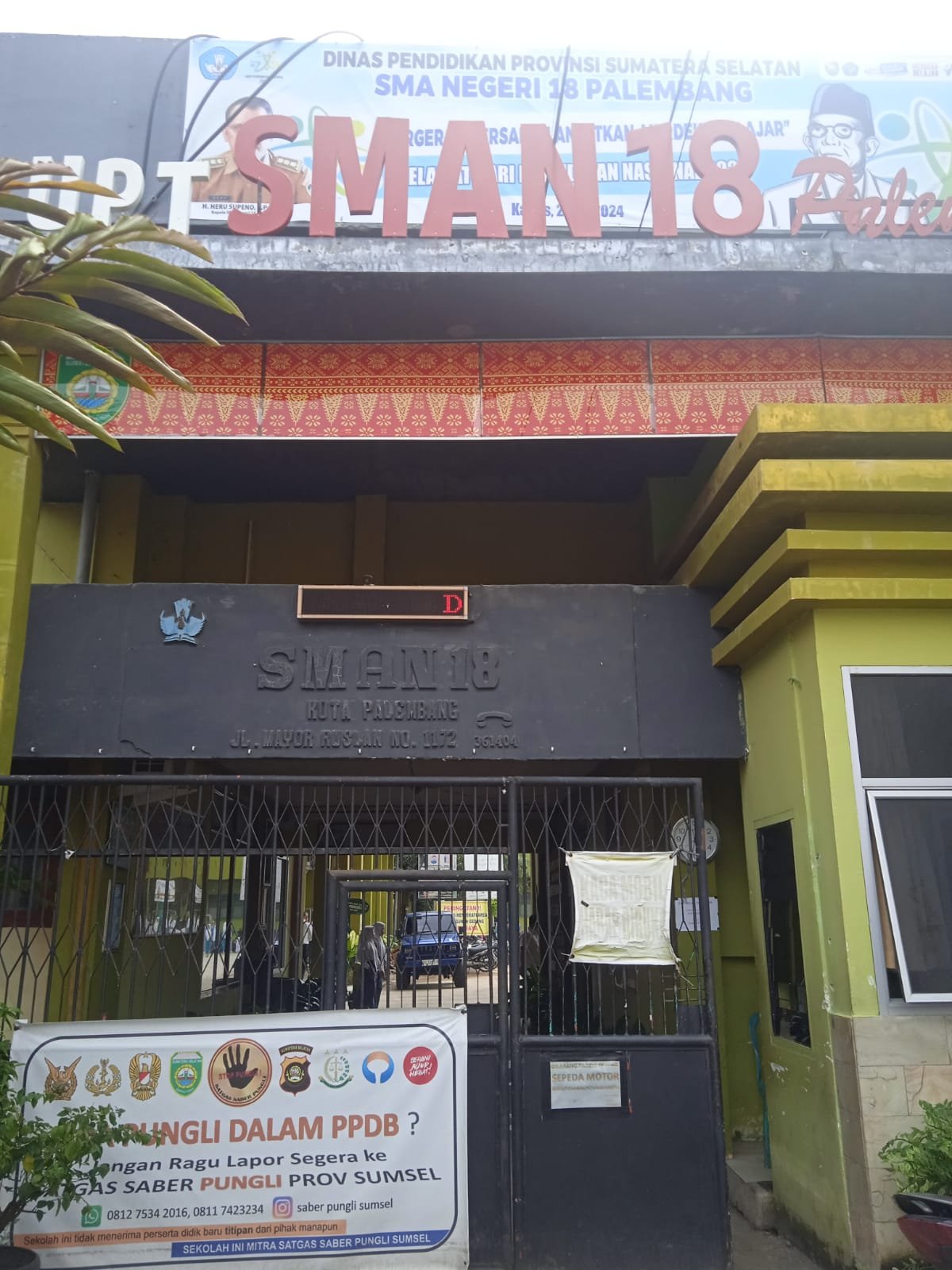 Kepala sekolah SMA N 18 Palembang, Berulah lagi. Kepala sekolah SMA N 18 Palembang, Berulah lagi.