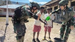 Satgas Buaya Putih Edukasi Kebersihan Anak Pedalaman Mulai Dengan Cuci Tangan Satgas Buaya Putih Edukasi Kebersihan Anak Pedalaman Mulai Dengan Cuci Tangan