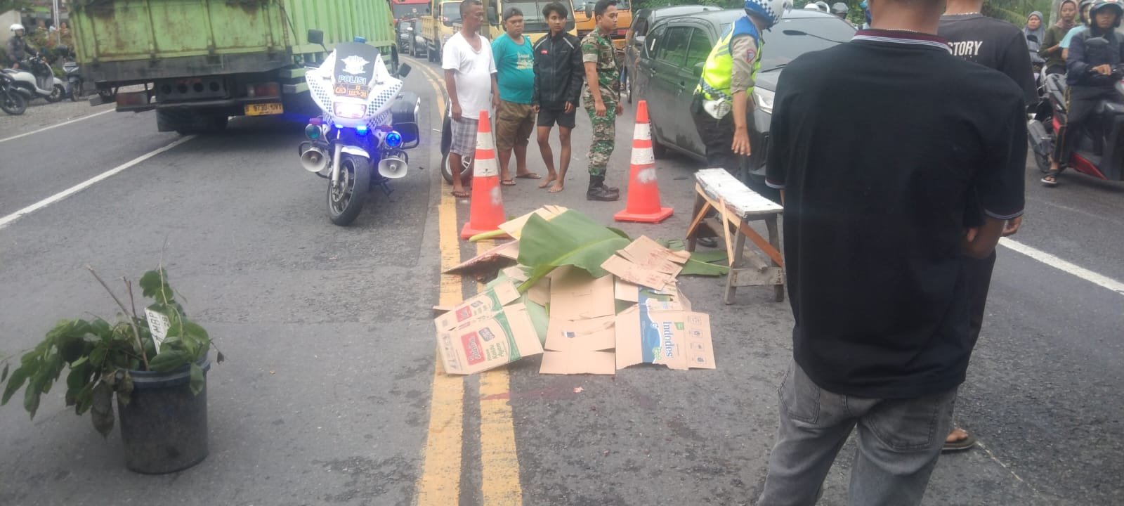 Penumpang Sepedamotor Honda Vario Tewas Dilindas Truk Kontainer