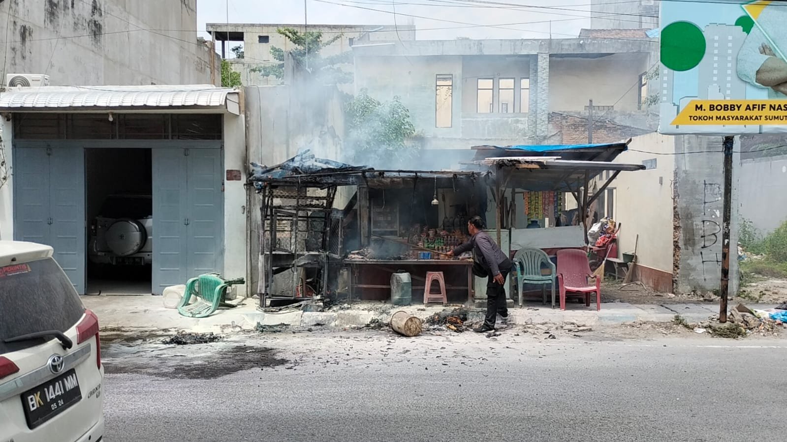 Kios BBM Eceran Terbakar, Pemilik Luka Kios BBM Eceran Terbakar, Pemilik Luka