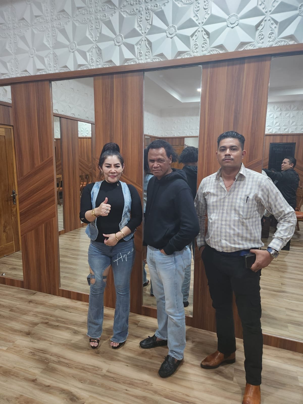 Hercules Ketua Umum GRIB Jaya Menerima Kedatangan Fitriana SH/ Pingky Ke kediamannya