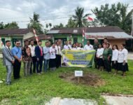 Danyonif 121/MK Bersama Kementrian Agama Deli Serdang Gelar Penghijauan Di Wilayah Galang