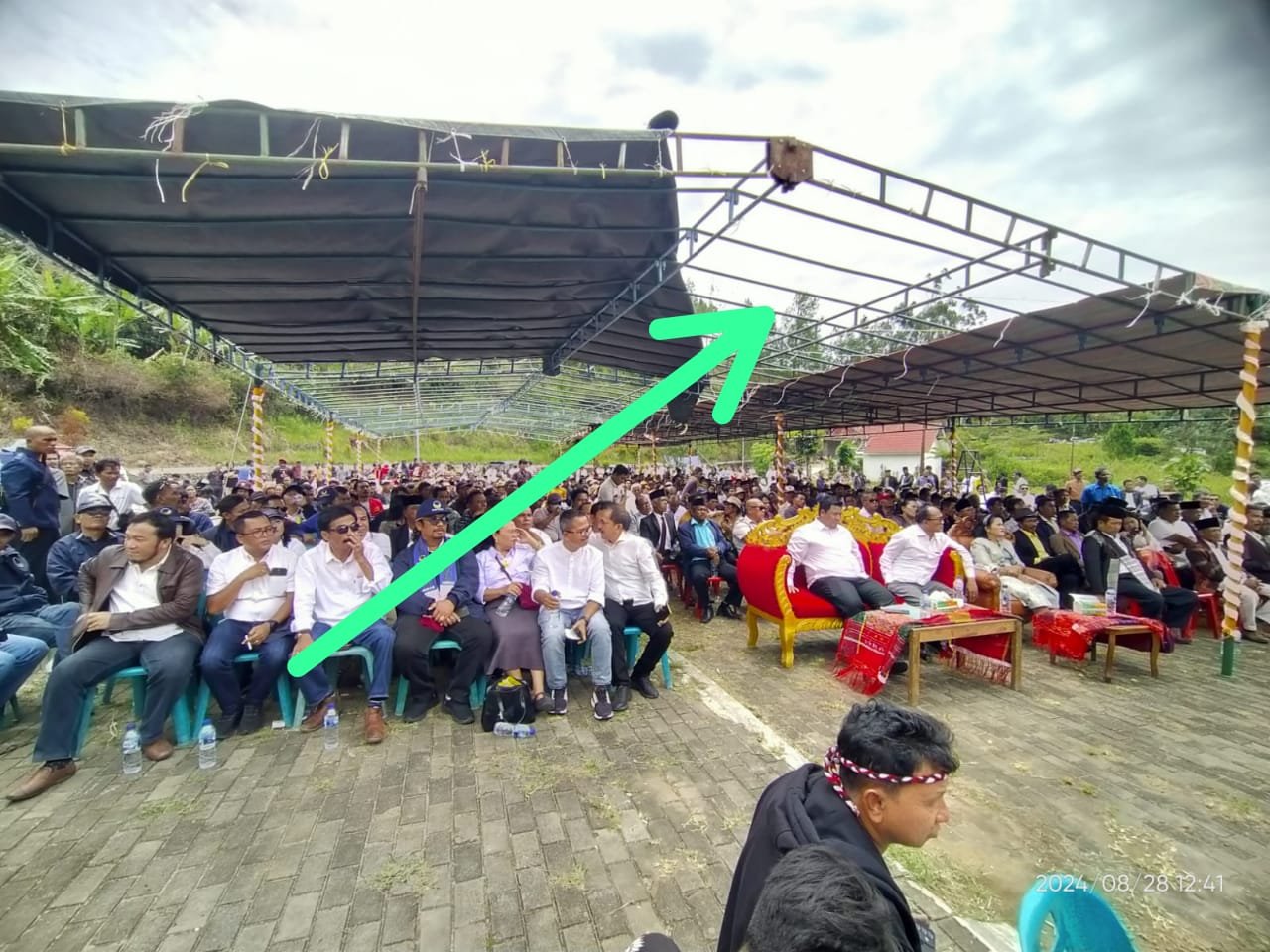 Misteri Terkuaknya Tenda Penutup Pada Deklarasi Paslon Vandiko Gultom Ariston Sidauruk Di Batu Hobon Samosir