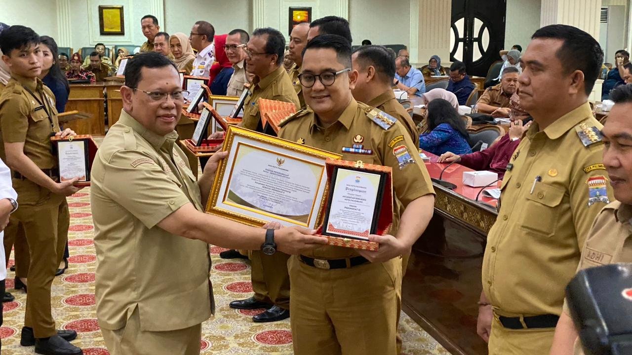 Camat Kemuning Raih Juara II Pengawasan Kearsipan Internal Tahun 2024 Camat Kemuning Raih Juara II Pengawasan Kearsipan Internal Tahun 2024