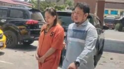 Pakai Baju Tahanan, Ririn Gelapkan Rp1,3 Miliar Uang Distributor Karpet Pakai Baju Tahanan, Ririn Gelapkan Rp1,3 Miliar Uang Distributor Karpet