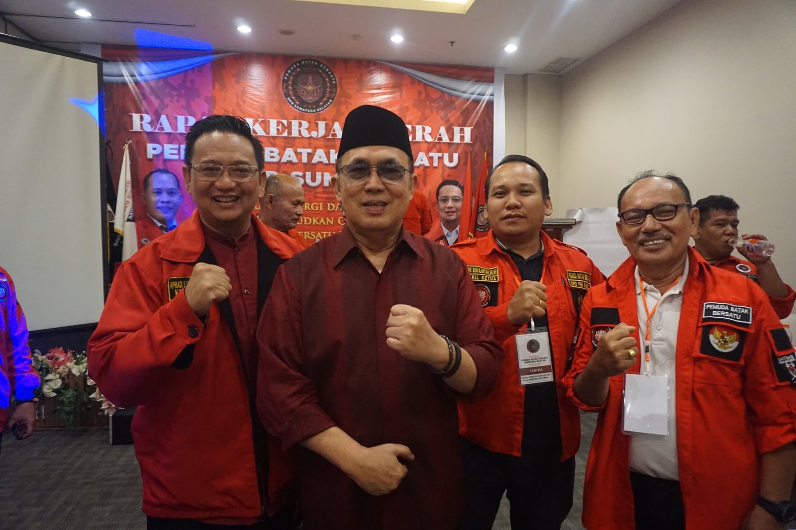 Pemuda Batak Bersatu Dukung Paslon E-RA, Apriadi: Integritas dan Kapabilitas ESP Tidak Diragukan Pemuda Batak Bersatu Dukung Paslon E-RA, Apriadi: Integritas dan Kapabilitas ESP Tidak Diragukan