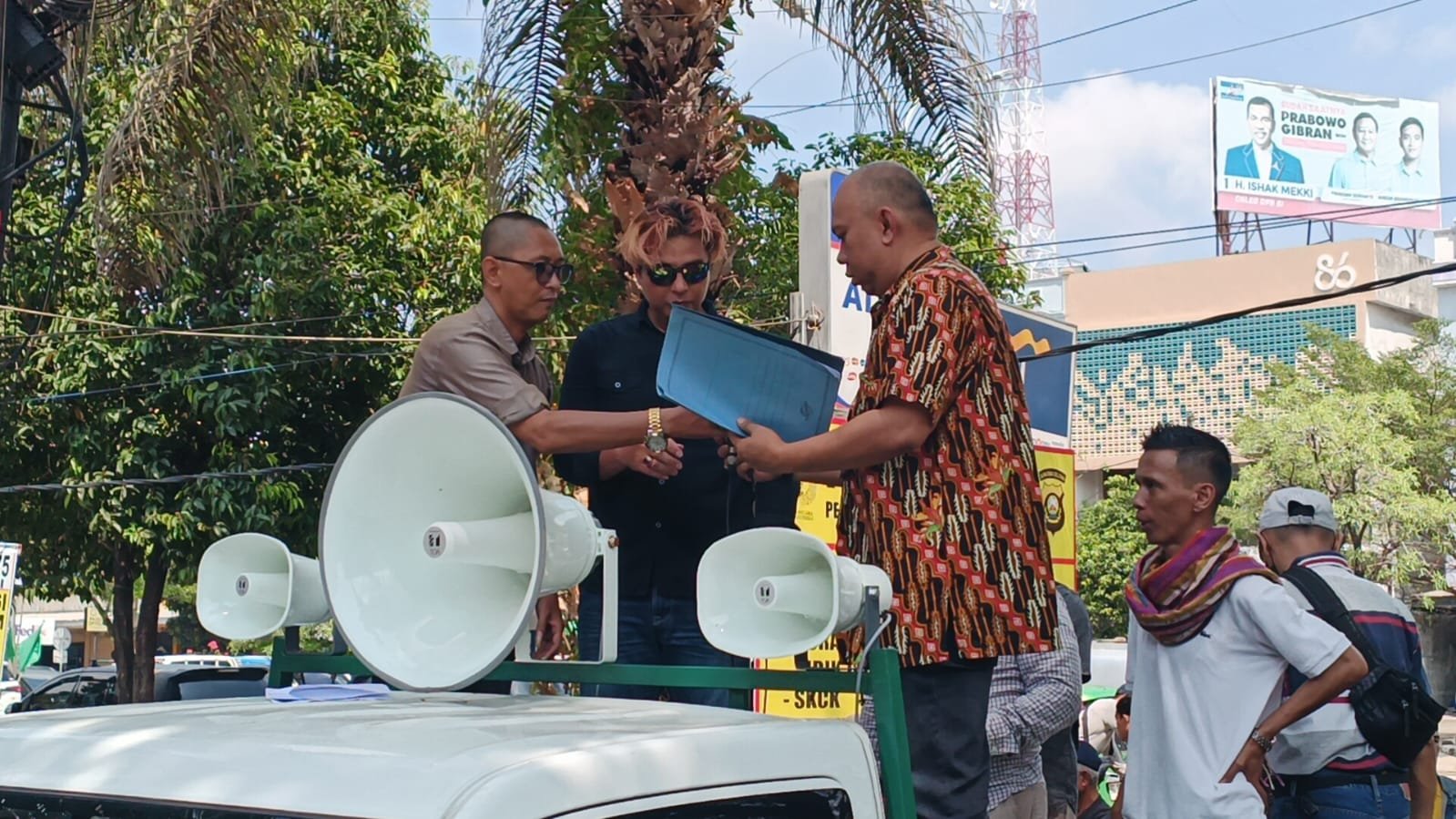 Pembela Suara Rakyat Palembang Datangi Polda Sumsel Pembela Suara Rakyat Palembang Datangi Polda Sumsel