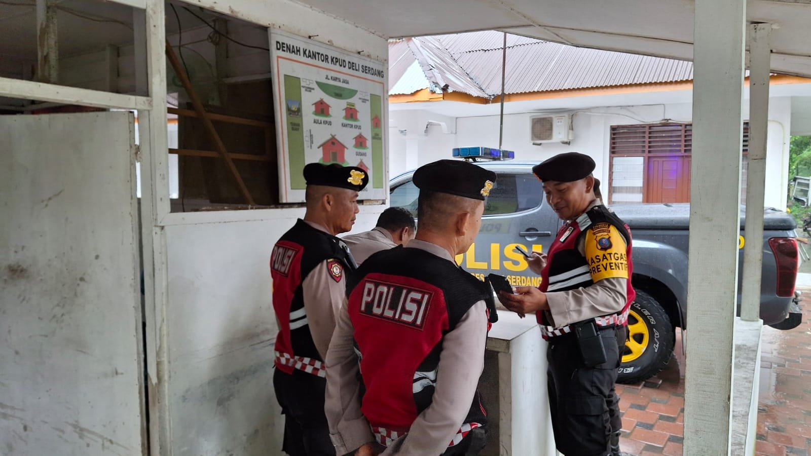 Sat Samapta Polresta Deli Serdang Patroli Ke Kantor KPU, BAWASLU Dan Gudang Logistik Pilkada 2024