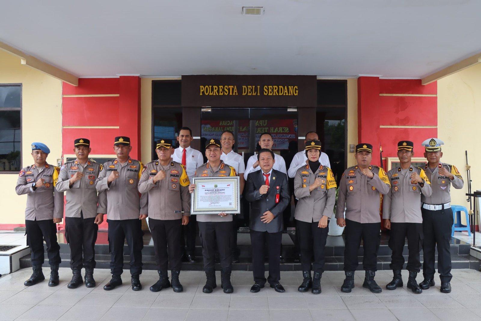 Lemkapi Berikan Penghargaan Presisi Award Ke Polresta Deli Serdang Lemkapi Berikan Penghargaan Presisi Award Ke Polresta Deli Serdang