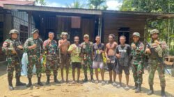 Budayakan Semangat Jiwa Gotong Royong, Satgas Yonif 131/BRS Bantu Masyarakat Membangun Rumah Budayakan Semangat Jiwa Gotong Royong, Satgas Yonif 131/BRS Bantu Masyarakat Membangun Rumah