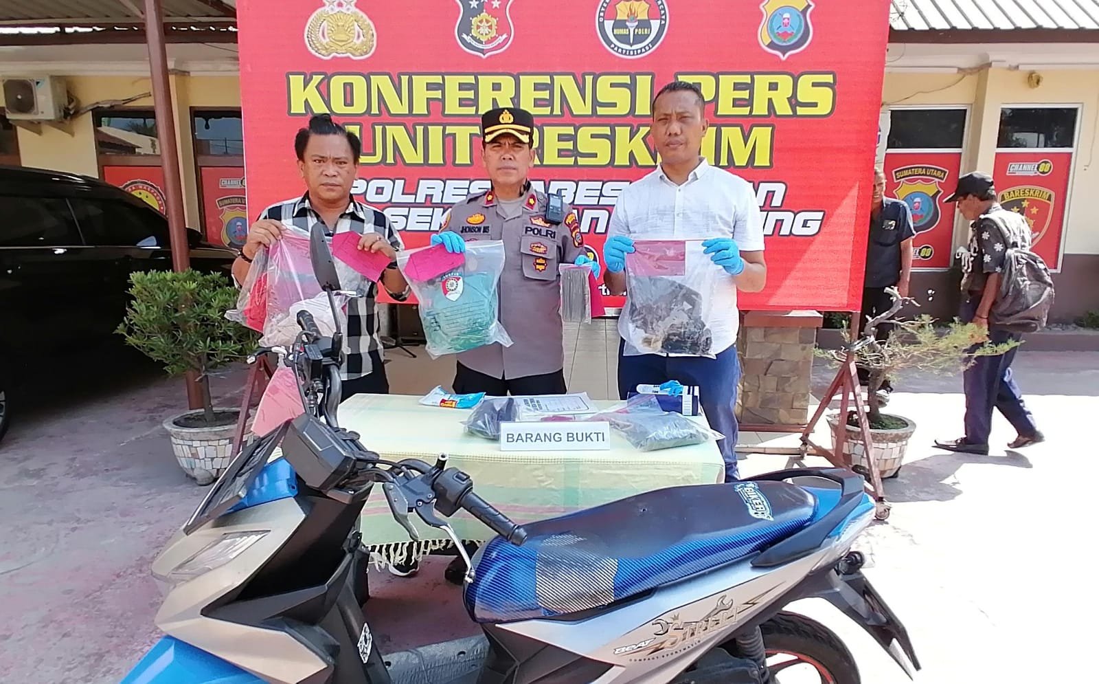 Polsek Medan Tembung Paparkan Pembunuhan Wanita Ditumpukkan Sampah Polsek Medan Tembung Paparkan Pembunuhan Wanita Ditumpukkan Sampah