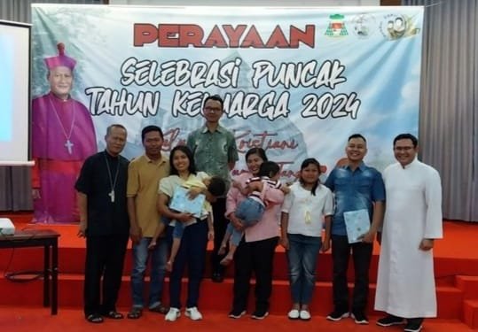 Selebrasi Puncak Tahun Keluarga 2024 KaPal Dilaksanakan Dengan Live In Selebrasi Puncak Tahun Keluarga 2024 KaPal Dilaksanakan Dengan Live In