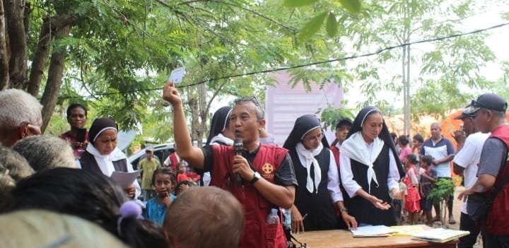 Mgr. Aloysius Sudarso SCJ Respon Penyaluran Bantuan Caritas Indonesia dan Rencana Lanjutan untuk Lewotobi Mgr. Aloysius Sudarso SCJ Respon Penyaluran Bantuan Caritas Indonesia dan Rencana Lanjutan untuk Lewotobi
