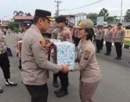 Kapolresta Deli Serdang Pimpin Apel Pimpinan Dan Serahkan Paket Natal kepada Personil