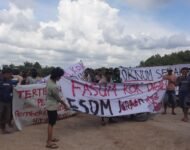 Warga Demonstrasi, Melawan Arogansi Perusahaan Tambang Galian C di Desa Winong, Ngampel, Kabupaten Kendal