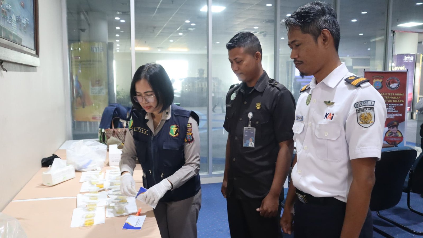 Ops Lilin Toba 2024 Polresta Deli Serdang Gelar Tes Urine Terhadap Awak Maskapai Penerbangan Dan Masinis Di Bandara KNIA