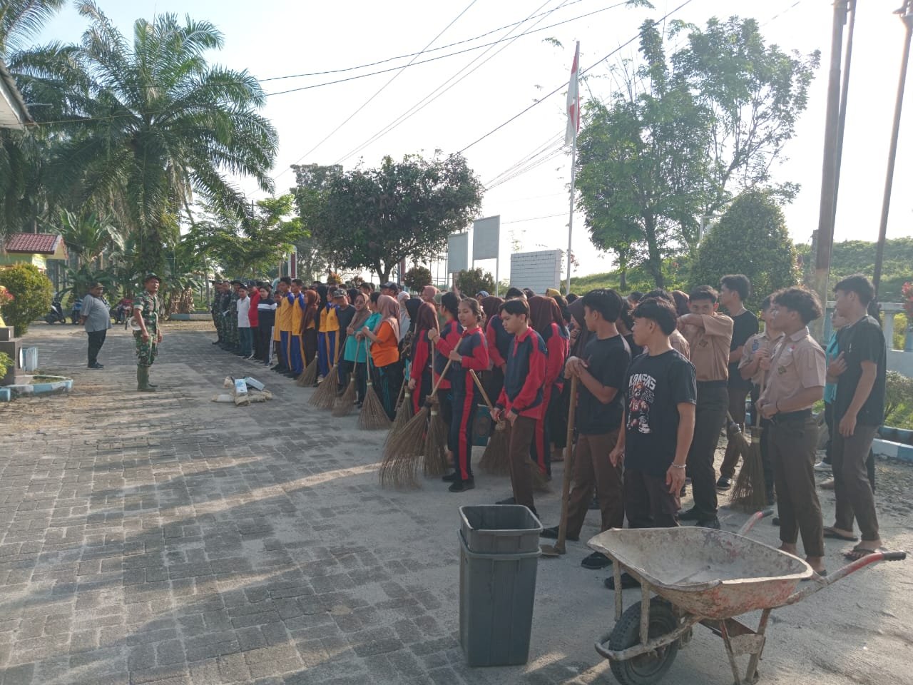Danramil Bangun Purba Gelar Karya Bakti Cegah DBD Bersama Muspika dan Warga Danramil Bangun Purba Gelar Karya Bakti Cegah DBD Bersama Muspika dan Warga