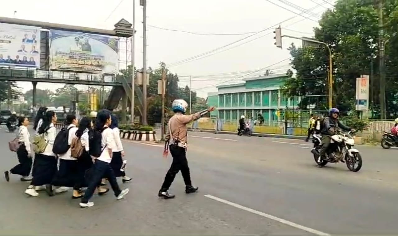 Satlantas Polresta Deli Serdang Giat Pengaturan Lalu Lintas, Wujudkan Keamanan Berkendara Satlantas Polresta Deli Serdang Giat Pengaturan Lalu Lintas, Wujudkan Keamanan Berkendara