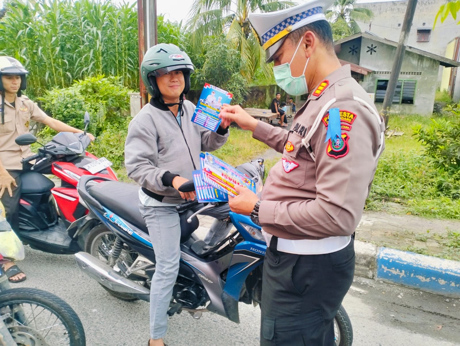 Satlantas Polresta Deli Serdang Gelar Sosialisasi Keselamatan Berlalu Lintas Dalam Operasi Keselamatan Toba-2025 Satlantas Polresta Deli Serdang Gelar Sosialisasi Keselamatan Berlalu Lintas Dalam Operasi Keselamatan Toba-2025