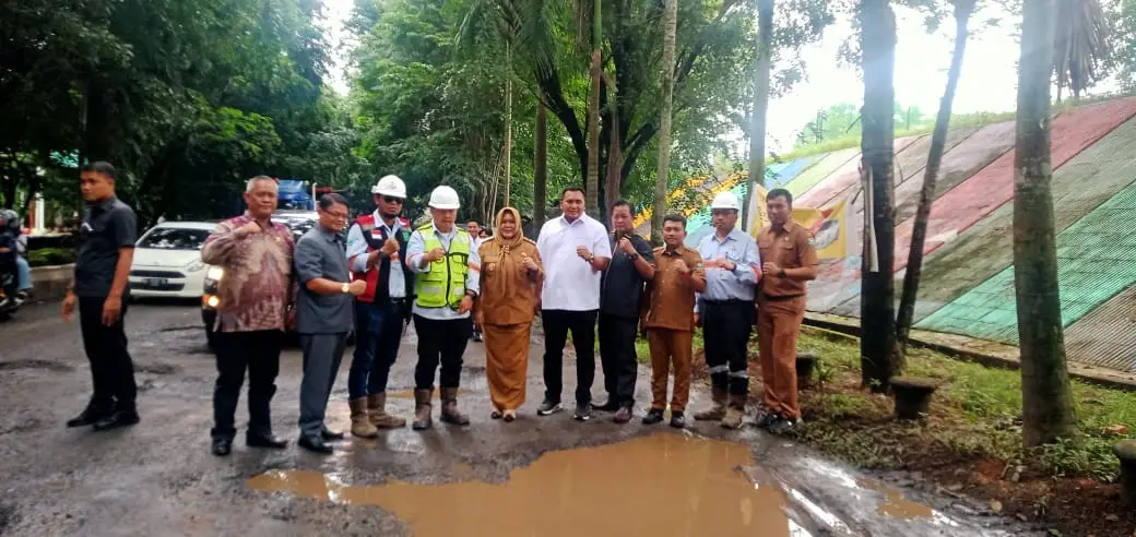 Sidak Jalan Rusak, Wabup Sumarni Minta PT DBU Segera Perbaiki Sebelum Lebaran