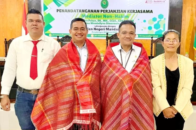 Rotua Wendeilyna Simarmata Terdaftar Sebagai Mediator Non Hakim di PN Mandailing Natal Rotua Wendeilyna Simarmata Terdaftar Sebagai Mediator Non Hakim di PN Mandailing Natal