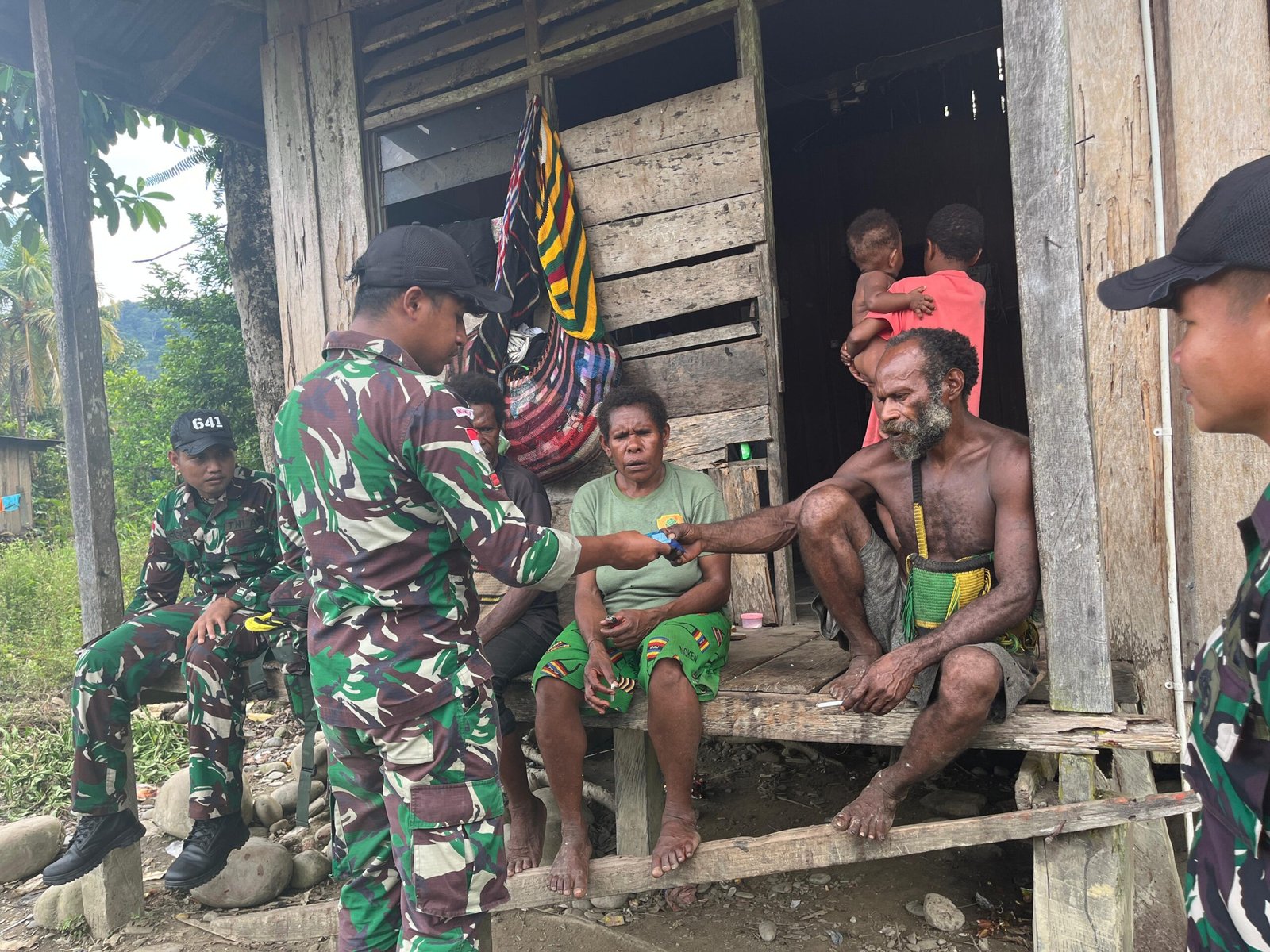Satgas Yonif 641/Bru Laksanakan Anjangsana Di Distrik Benawa
