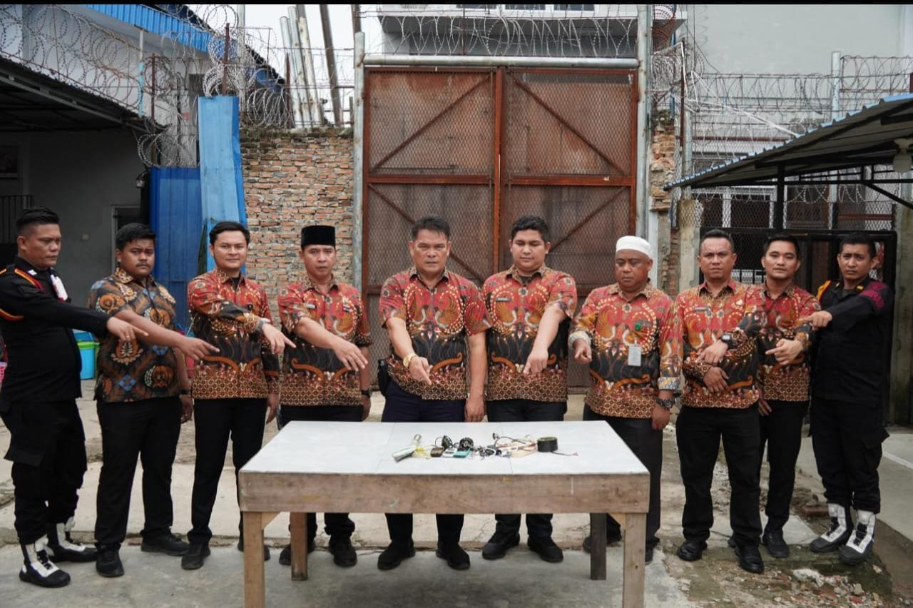 Tepis Pemberitaan Negatif, Lapas Lubuk Pakam Laksanakan Razia Blok Hunian WBP Tepis Pemberitaan Negatif, Lapas Lubuk Pakam Laksanakan Razia Blok Hunian WBP