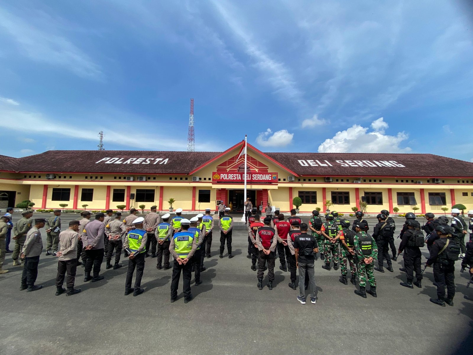 Polresta Deli Serdang Gelar Patroli Skala Besar Jelang May Day Polresta Deli Serdang Gelar Patroli Skala Besar Jelang May Day