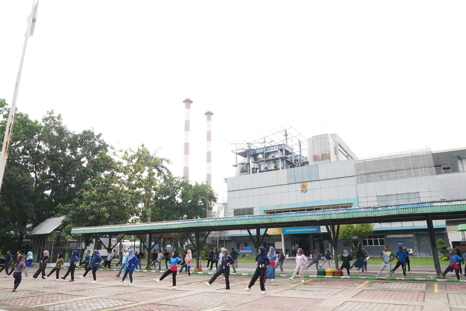 PLN Indonesia Power UBP Keramasan Teguhkan Komitmen Gaya Hidup Sehat Melalui Kegiatan Senam Bersama PLN Indonesia Power UBP Keramasan Teguhkan Komitmen Gaya Hidup Sehat Melalui Kegiatan Senam Bersama
