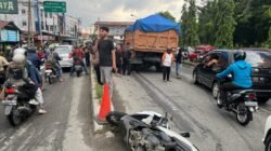 Wanita Berusia 21 Tahun Sekarat Dilindas Ban Belakang Kiri Truk Wanita Berusia 21 Tahun Sekarat Dilindas Ban Belakang Kiri Truk