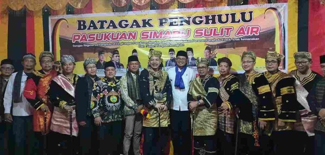 Muhammad Rafik Dikukuhkan Sebagai Menteri Langgam Nan Tujuh Kerajaan Pagaruyung Seperti Jaman Dulu Muhammad Rafik Dikukuhkan Sebagai Menteri Langgam Nan Tujuh Kerajaan Pagaruyung Seperti Jaman Dulu