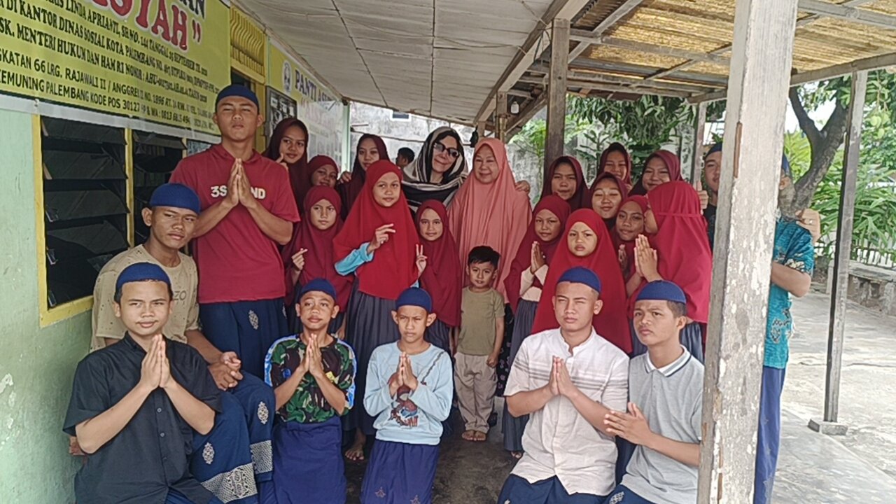 Panti Asuhan Aisyah Palembang di Datangi Fitriana SH dan Keluarga