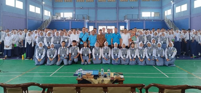 BNN Melalui GMDM Kabupaten Tangerang Gencarkan Sosialisasi Bahaya Narkoba di SMAN 19 BNN Melalui GMDM Kabupaten Tangerang Gencarkan Sosialisasi Bahaya Narkoba di SMAN 19