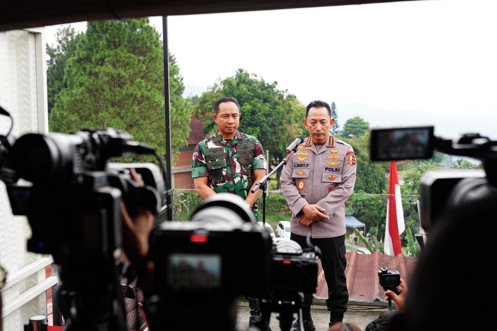 Panglima TNI Ajak Masyarakat Ciptakan Rasa Aman dan Damai serta Jangan Mudah Terprovokasi Panglima TNI Ajak Masyarakat Ciptakan Rasa Aman dan Damai serta Jangan Mudah Terprovokasi