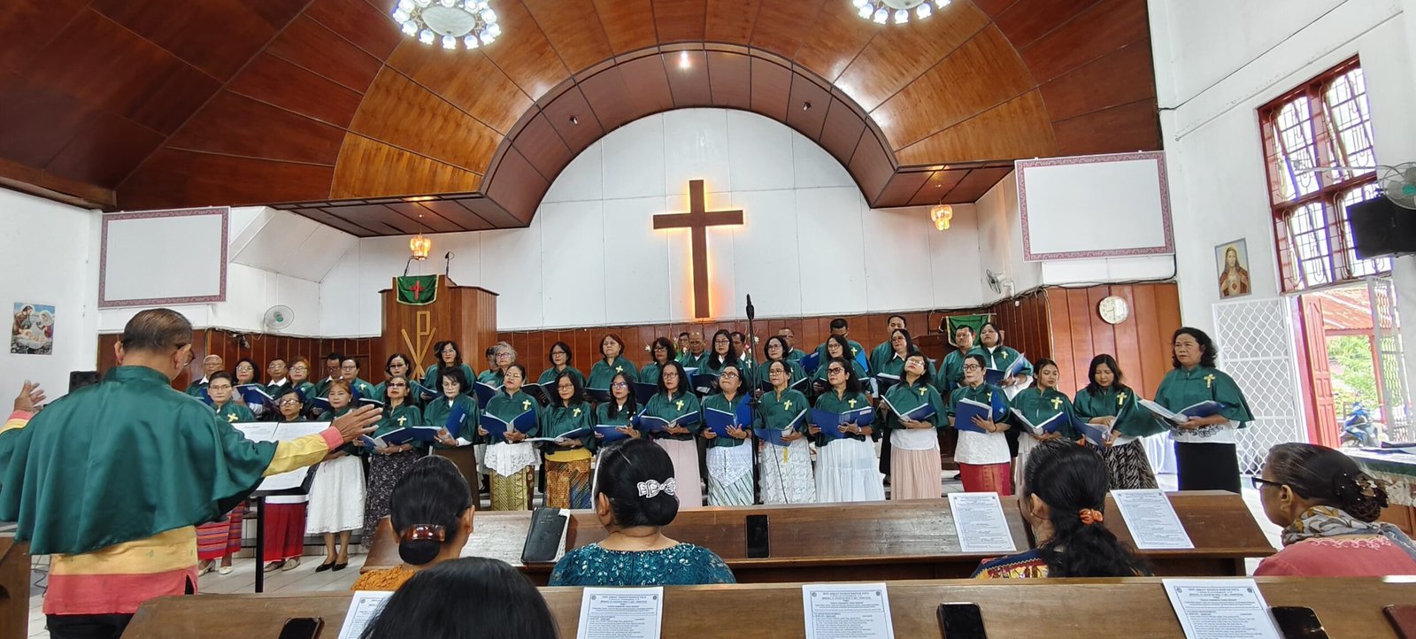 Yesus Pemimpin Yang Benar, Jangan Lagi Tersesat, Ikutlah Dia Yang Tak Pernah Berubah Yesus Pemimpin Yang Benar, Jangan Lagi Tersesat, Ikutlah Dia Yang Tak Pernah Berubah