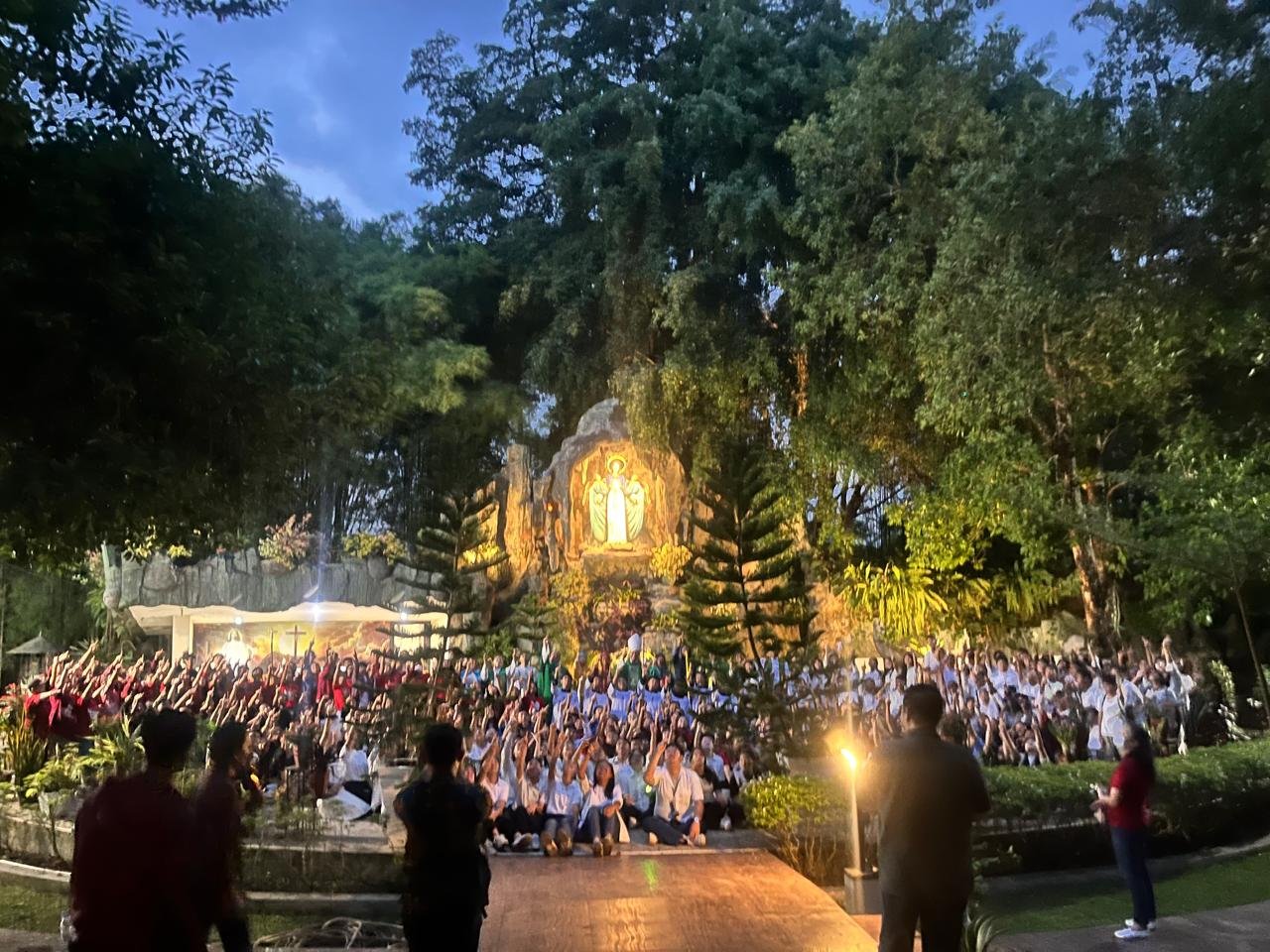 Ratusan Misionaris Cilik Dekanat Palembang Berkumpul di Via Crucis Peringati Hari Minggu Misi Sedunia ke-99