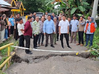 Bupati Ogan Ilir Di Dampingi Kadin PUPR Ceklangsung Jembatan Ambruk Di Desa Lubuk Rukam- Muara Kumbang Bupati Ogan Ilir Di Dampingi Kadin PUPR Ceklangsung Jembatan Ambruk Di Desa Lubuk Rukam- Muara Kumbang